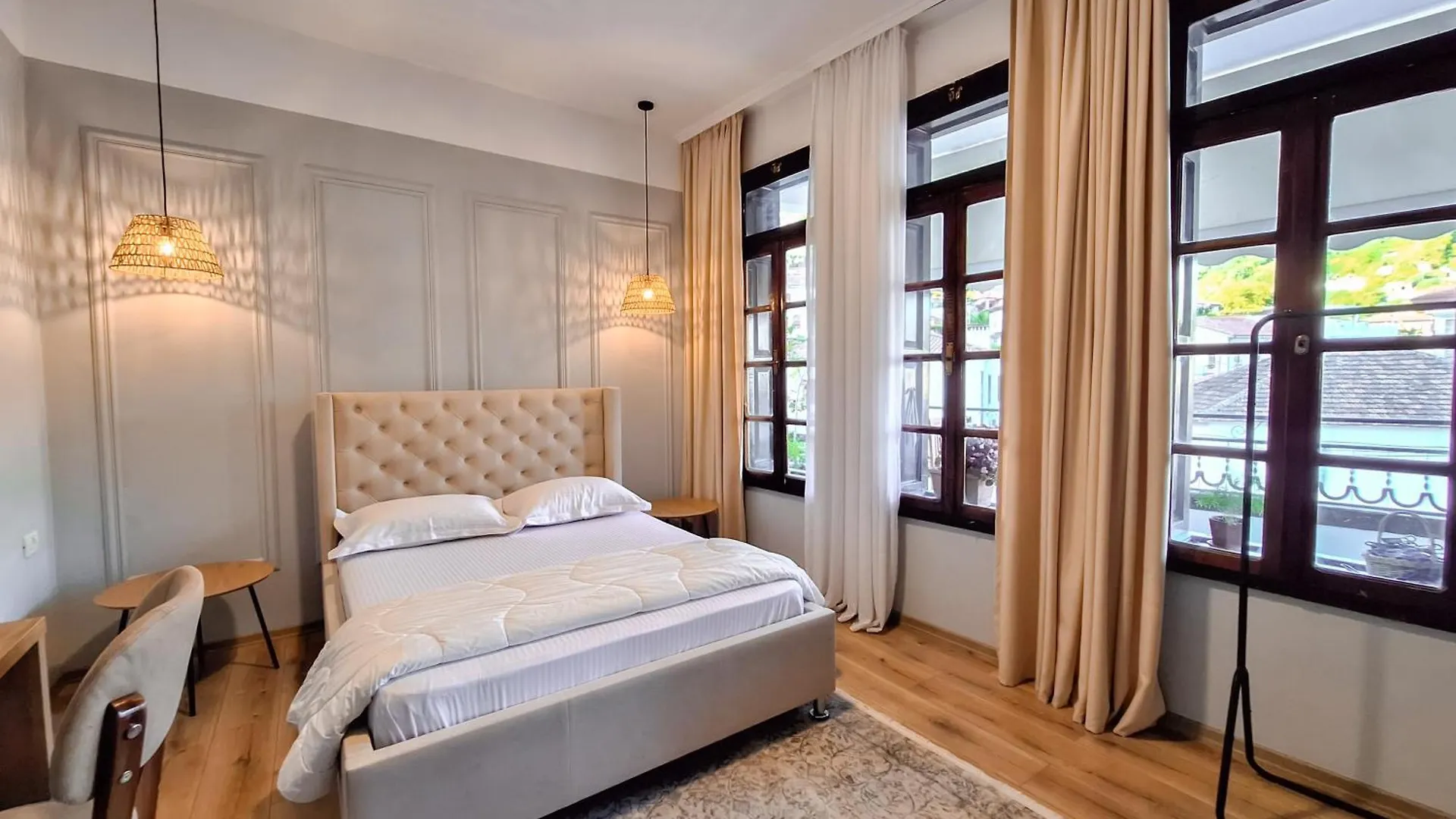 Villa Mishel Suites Berat Bed & Breakfast